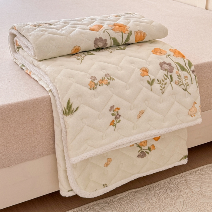 91家纺网 家纺一手货源 找家纺 小萌虎 2025秋冬新款牛奶绒夹棉床垫床褥 乐园