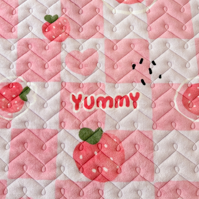 91家纺网 家纺一手货源 找家纺 小萌虎 2025秋冬新款牛奶绒夹棉床垫床褥 草莓派