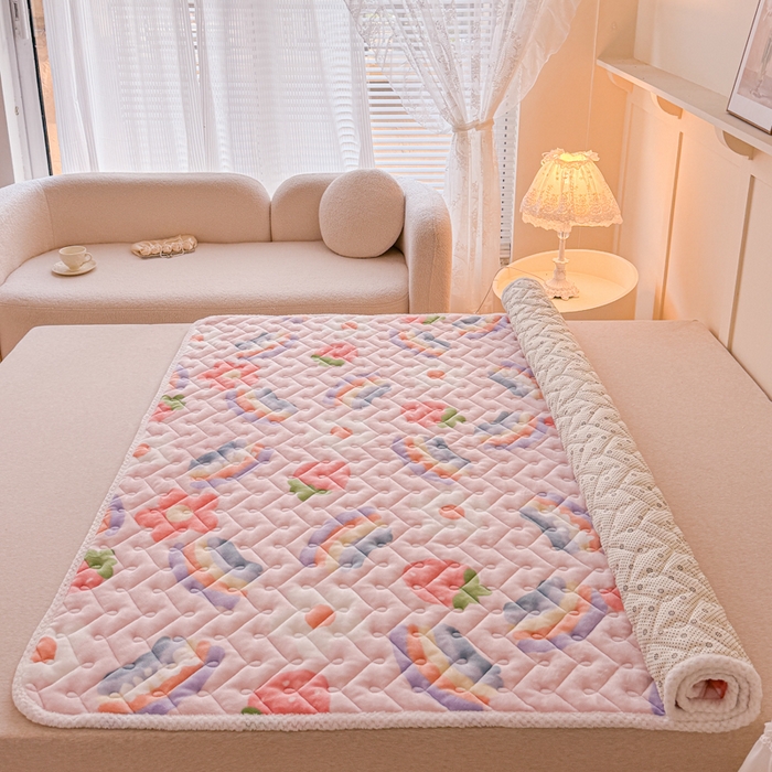 91家纺网 家纺一手货源 找家纺 小萌虎 2025秋冬新款牛奶绒夹棉床垫床褥 彩虹乐园