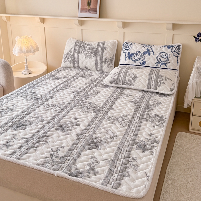 91家纺网 家纺一手货源 找家纺 小萌虎 2025秋冬新款牛奶绒夹棉床垫床褥 秘境