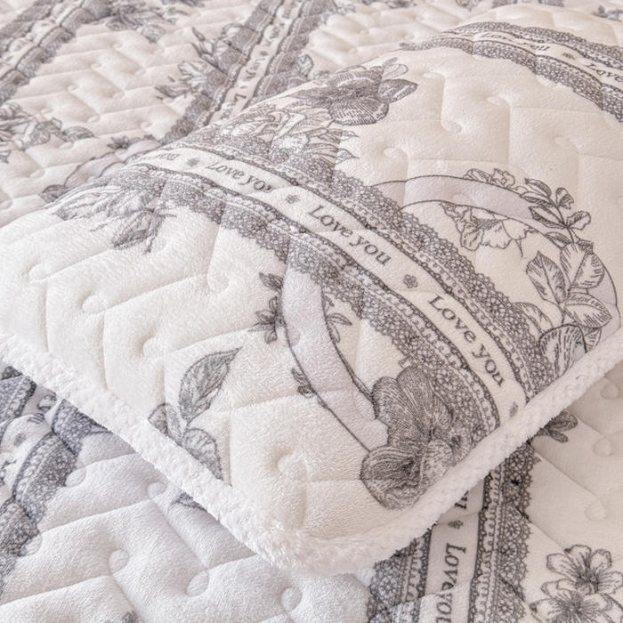 91家纺网 家纺一手货源 找家纺 小萌虎 2025秋冬新款牛奶绒夹棉床垫床褥 秘境