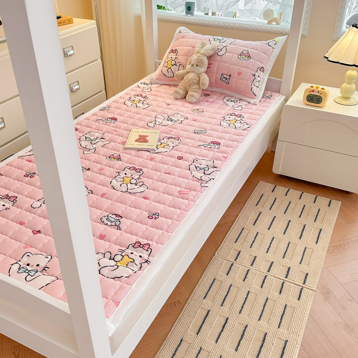 91家纺网 家纺一手货源 找家纺 川悦生活 2025新款A类印花牛奶绒床垫加厚绒保暖床床褥 床垫星心小猫