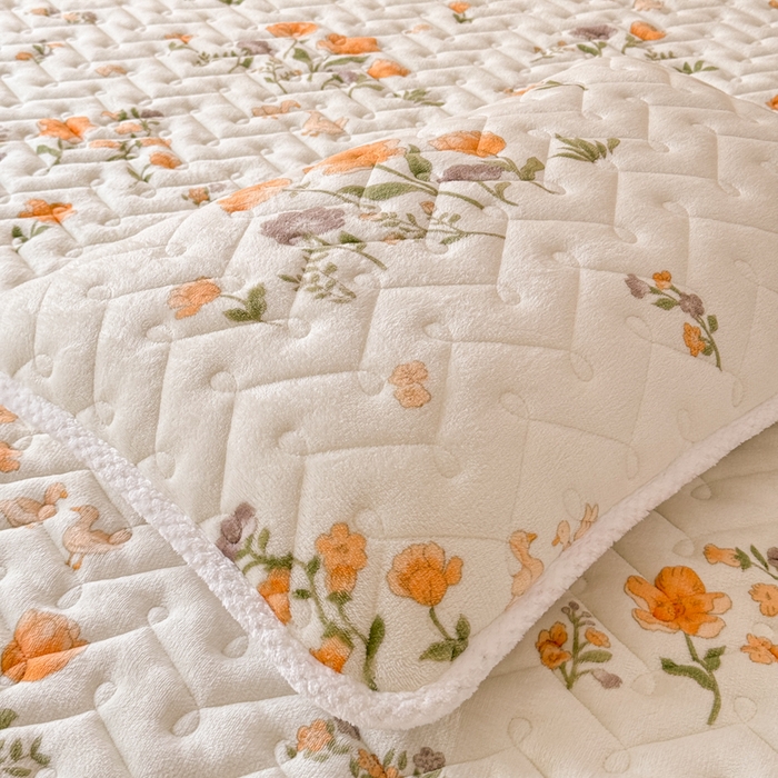 91家纺网 家纺一手货源 找家纺 小萌虎 2025秋冬新款牛奶绒夹棉床垫床褥 乐园