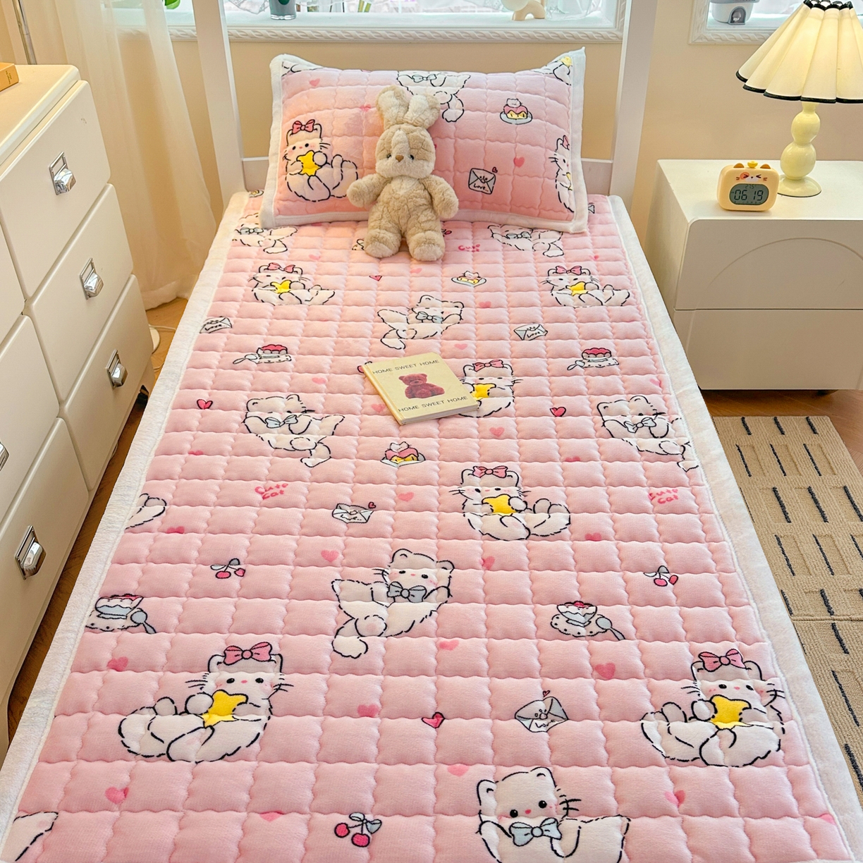 91家纺网 家纺一手货源 找家纺 川悦生活 2025新款A类印花牛奶绒床垫加厚绒保暖床床褥 床垫星心小猫