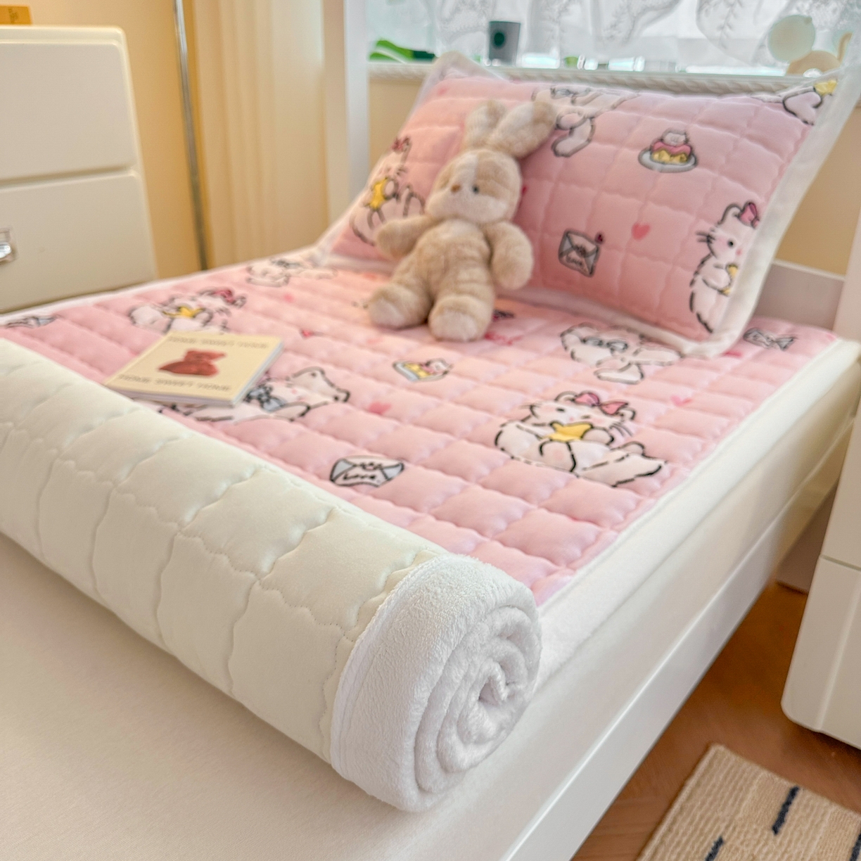 91家纺网 家纺一手货源 找家纺 川悦生活 2025新款A类印花牛奶绒床垫加厚绒保暖床床褥 床垫星心小猫