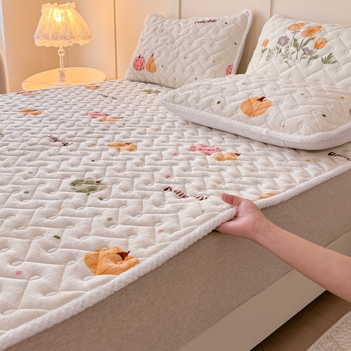 91家纺网 家纺一手货源 找家纺 小萌虎 2025秋冬新款牛奶绒夹棉床垫床褥 小南瓜