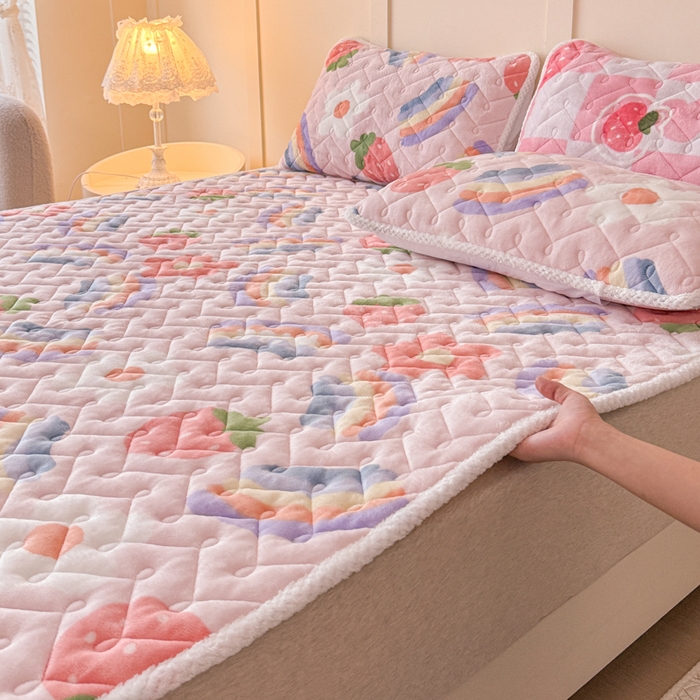 91家纺网 家纺一手货源 找家纺 小萌虎 2025秋冬新款牛奶绒夹棉床垫床褥 彩虹乐园