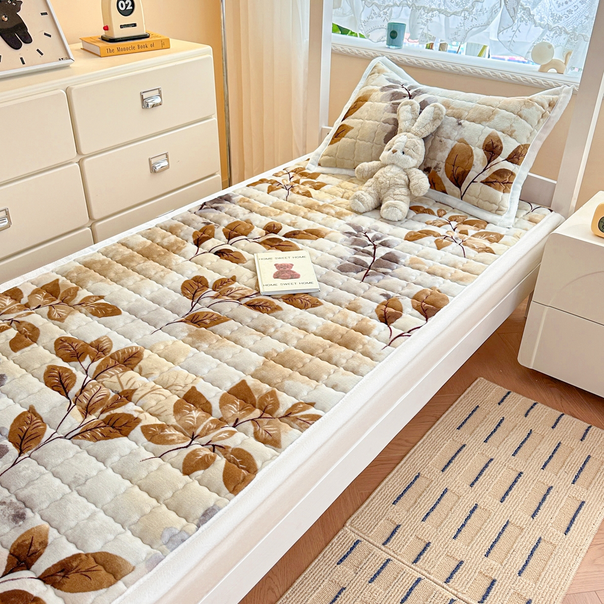 91家纺网 家纺一手货源 找家纺 川悦生活 2025新款A类印花牛奶绒床垫加厚绒保暖床床褥 床垫叶月初色