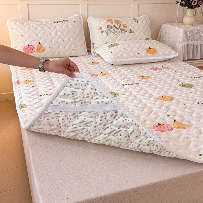 91家纺网 家纺一手货源 找家纺 小萌虎 2025秋冬新款牛奶绒夹棉床垫床褥 小南瓜