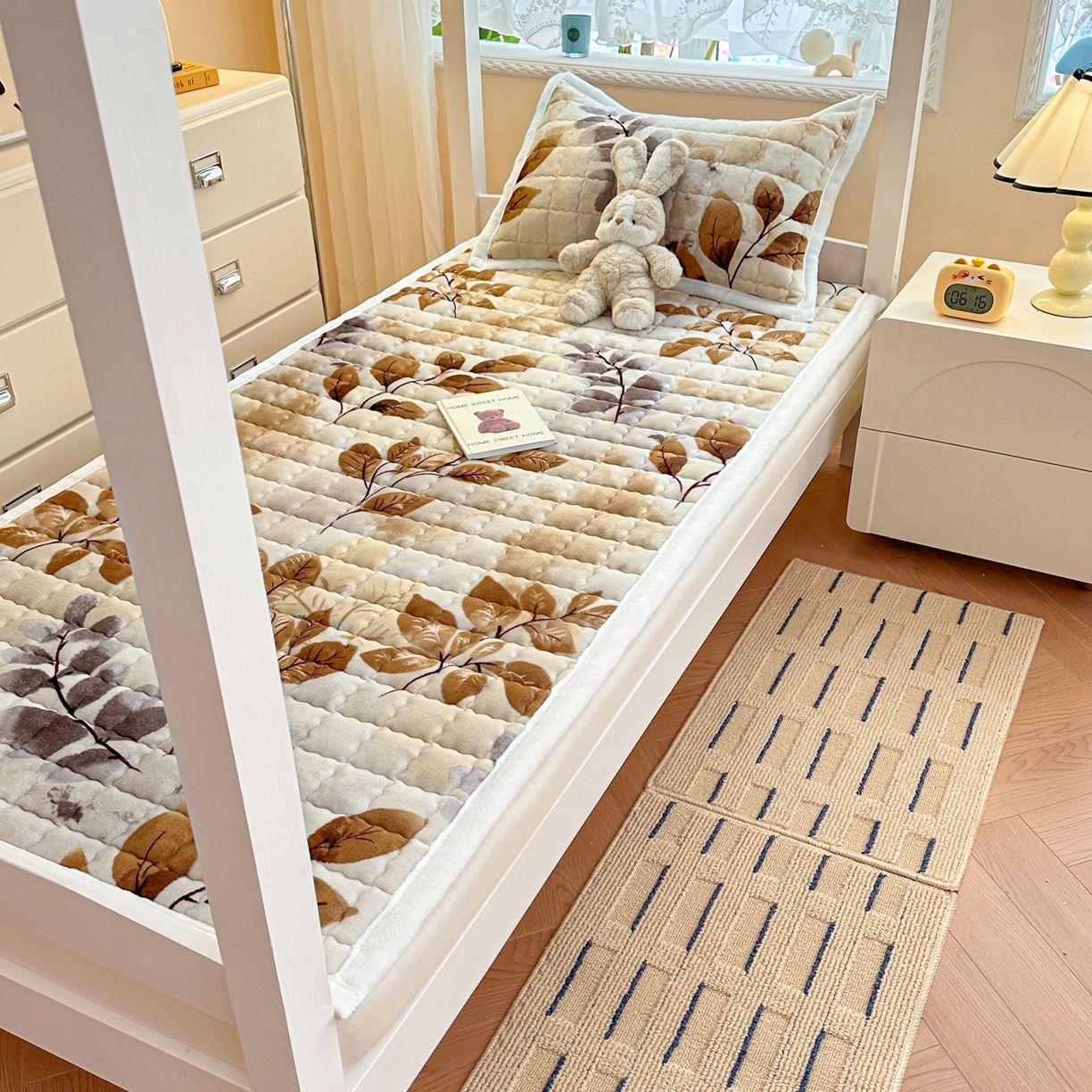 91家纺网 家纺一手货源 找家纺 川悦生活 2025新款A类印花牛奶绒床垫加厚绒保暖床床褥 床垫叶月初色