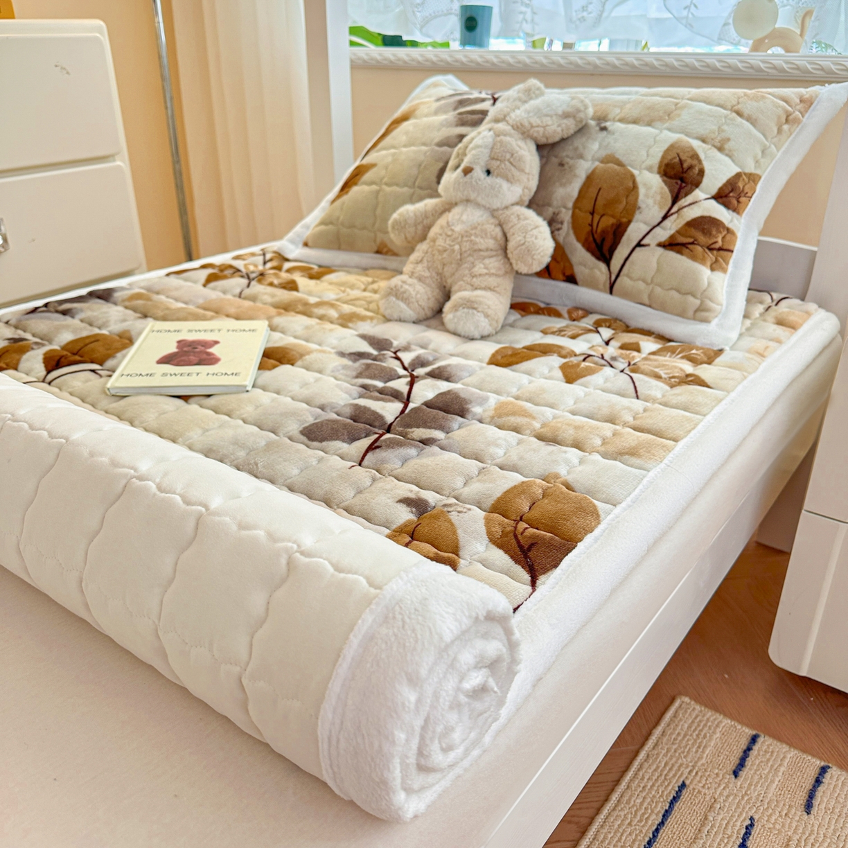 91家纺网 家纺一手货源 找家纺 川悦生活 2025新款A类印花牛奶绒床垫加厚绒保暖床床褥 床垫叶月初色