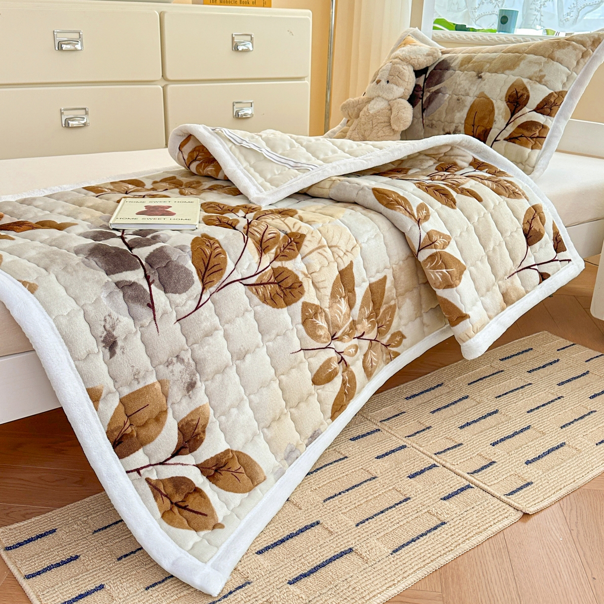 91家纺网 家纺一手货源 找家纺 川悦生活 2025新款A类印花牛奶绒床垫加厚绒保暖床床褥 床垫叶月初色