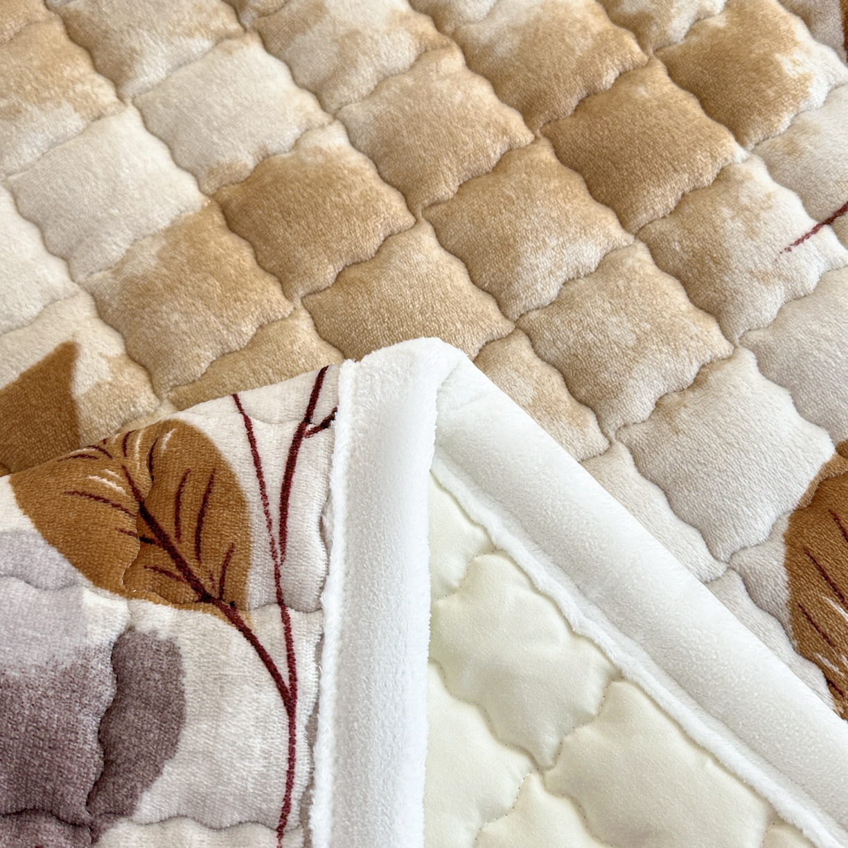 91家纺网 家纺一手货源 找家纺 川悦生活 2025新款A类印花牛奶绒床垫加厚绒保暖床床褥 床垫叶月初色