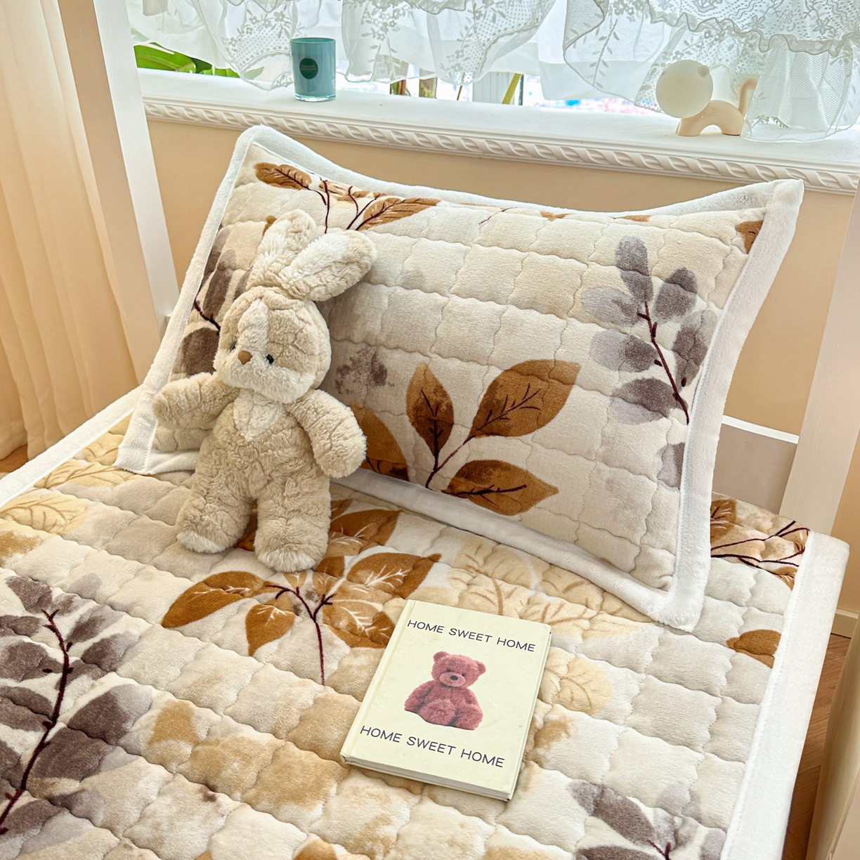 91家纺网 家纺一手货源 找家纺 川悦生活 2025新款A类印花牛奶绒床垫加厚绒保暖床床褥 床垫叶月初色