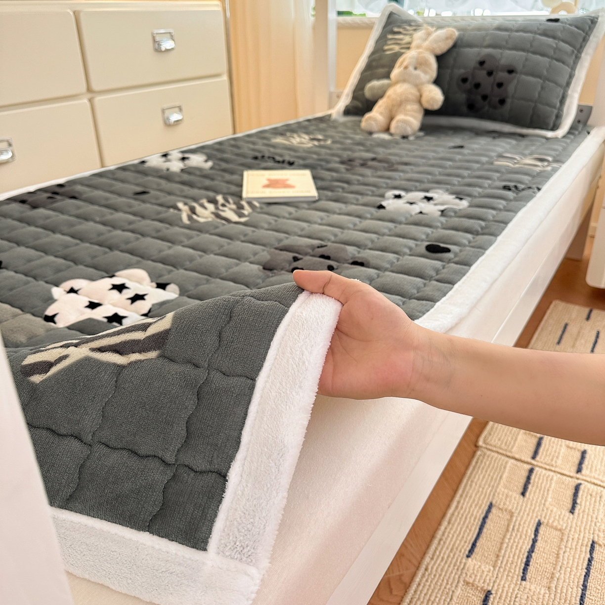 川悦生活 2025新款A类印花牛奶绒床垫加厚绒保暖床床褥 床垫夜空好梦