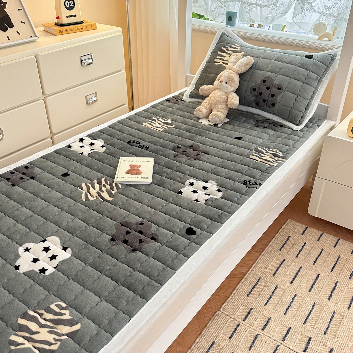 91家纺网 家纺一手货源 找家纺 川悦生活 2025新款A类印花牛奶绒床垫加厚绒保暖床床褥 床垫夜空好梦