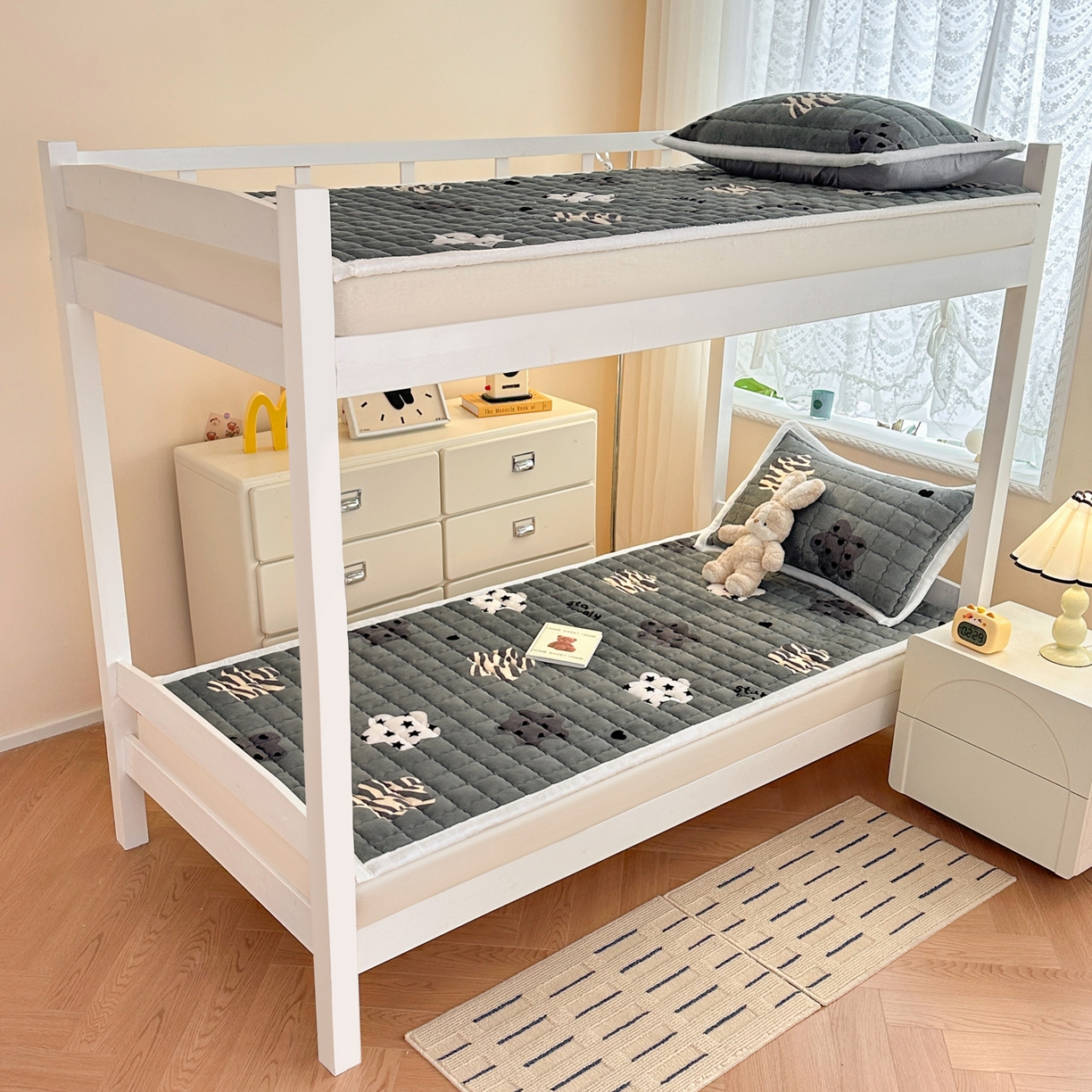 91家纺网 家纺一手货源 找家纺 川悦生活 2025新款A类印花牛奶绒床垫加厚绒保暖床床褥 床垫夜空好梦