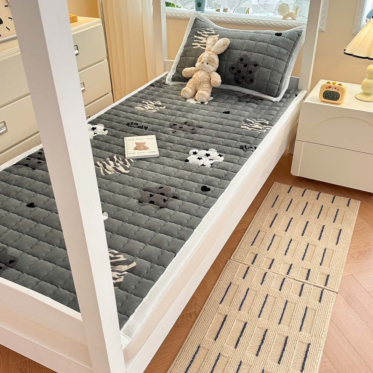 91家纺网 家纺一手货源 找家纺 川悦生活 2025新款A类印花牛奶绒床垫加厚绒保暖床床褥 床垫夜空好梦