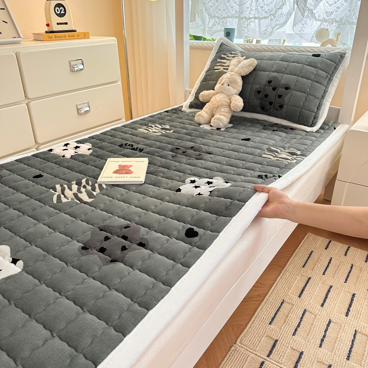 91家纺网 家纺一手货源 找家纺 川悦生活 2025新款A类印花牛奶绒床垫加厚绒保暖床床褥 床垫夜空好梦