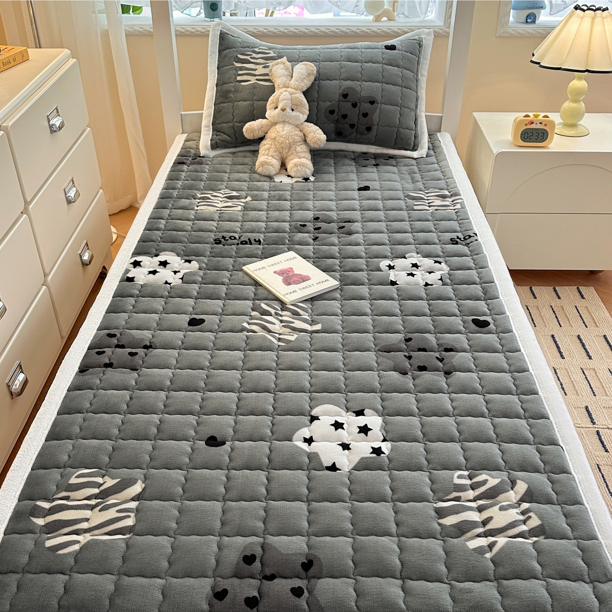 91家纺网 家纺一手货源 找家纺 川悦生活 2025新款A类印花牛奶绒床垫加厚绒保暖床床褥 床垫夜空好梦