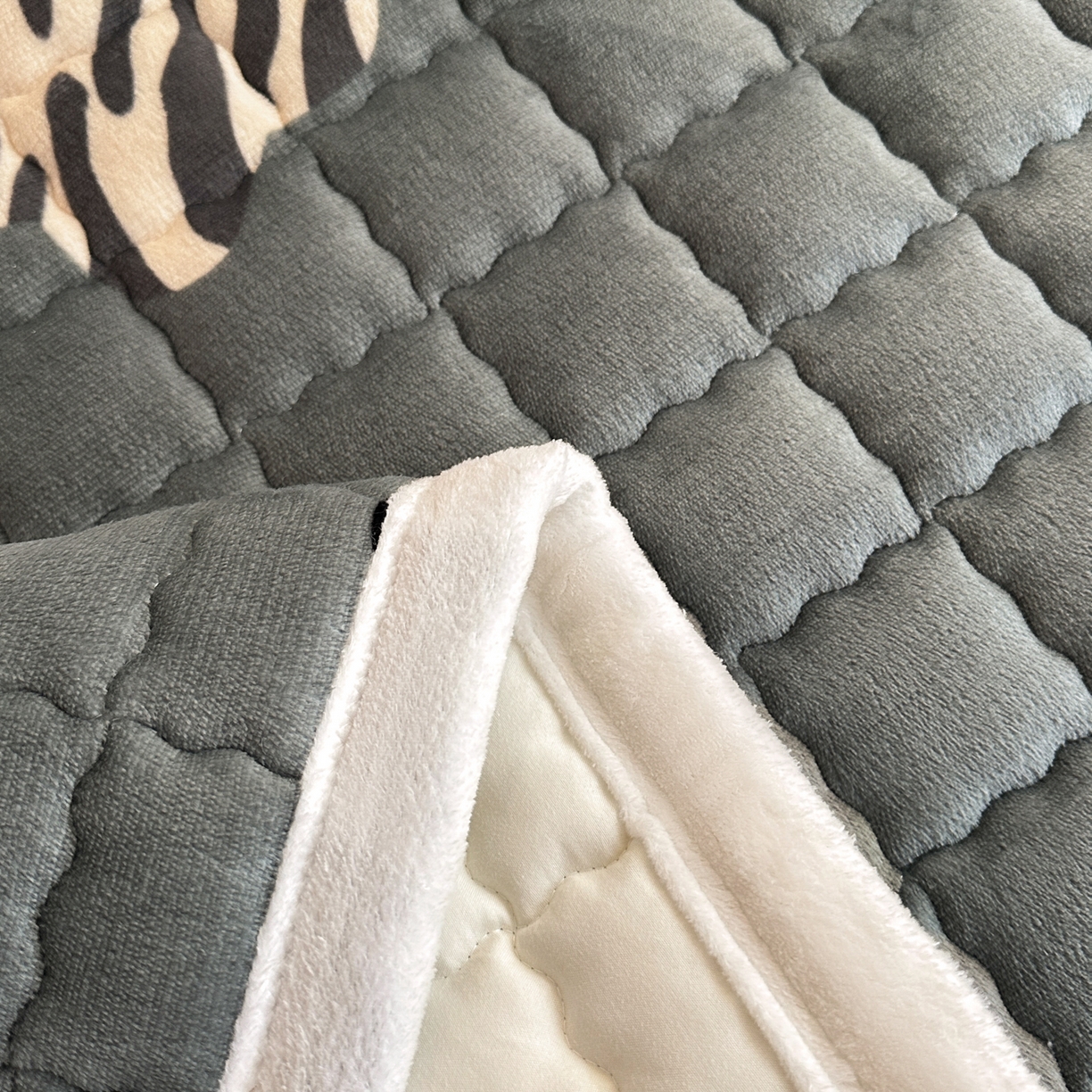 91家纺网 家纺一手货源 找家纺 川悦生活 2025新款A类印花牛奶绒床垫加厚绒保暖床床褥 床垫夜空好梦