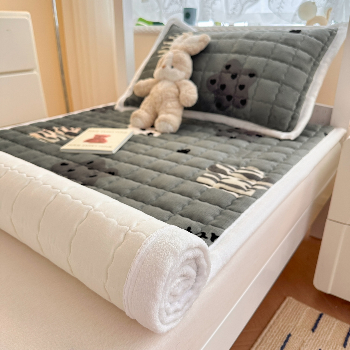 91家纺网 家纺一手货源 找家纺 川悦生活 2025新款A类印花牛奶绒床垫加厚绒保暖床床褥 床垫夜空好梦