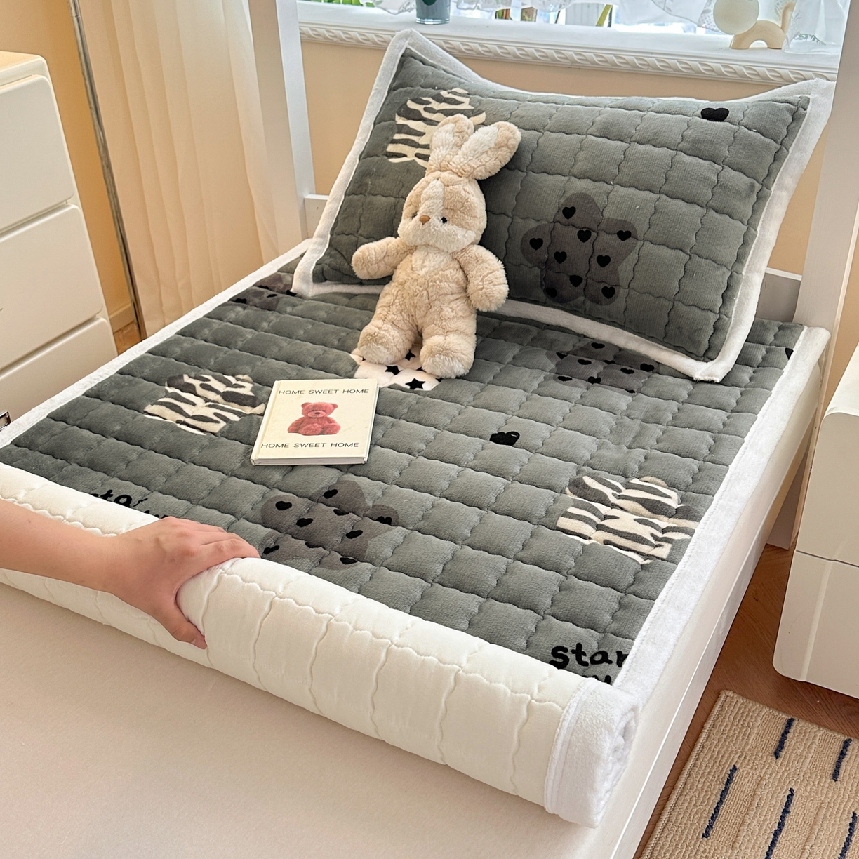 91家纺网 家纺一手货源 找家纺 川悦生活 2025新款A类印花牛奶绒床垫加厚绒保暖床床褥 床垫夜空好梦