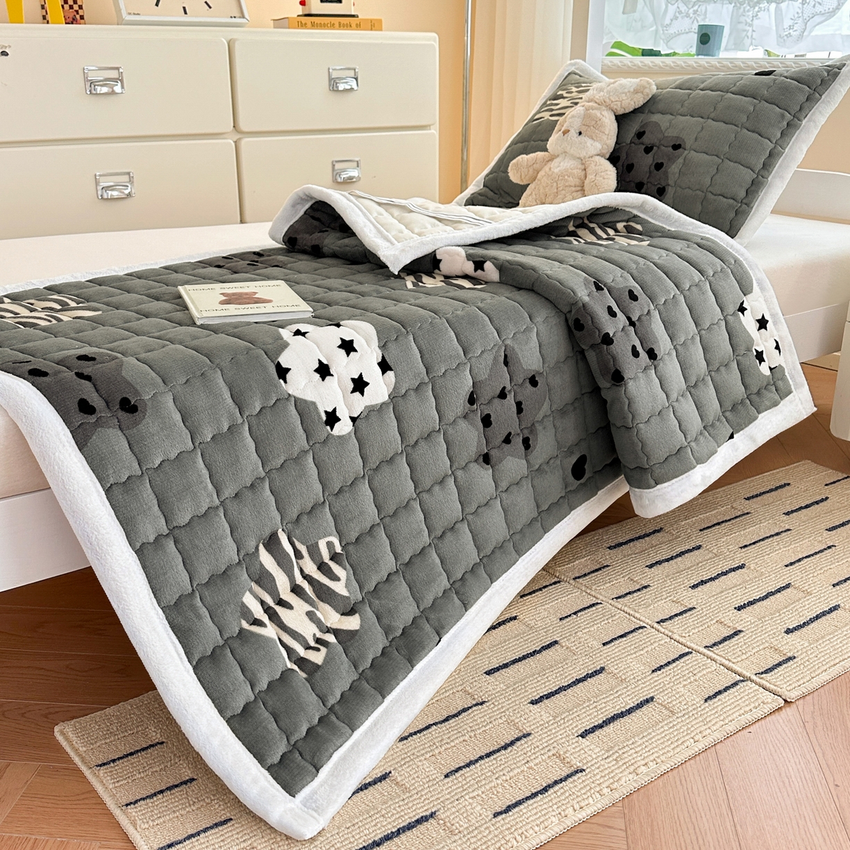 91家纺网 家纺一手货源 找家纺 川悦生活 2025新款A类印花牛奶绒床垫加厚绒保暖床床褥 床垫夜空好梦