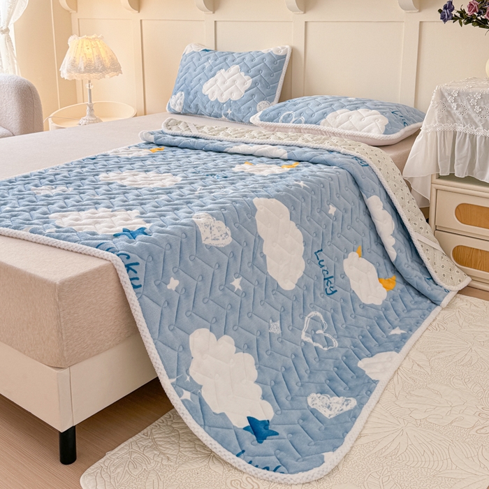 91家纺网 家纺一手货源 找家纺 小萌虎 2025秋冬新款牛奶绒夹棉床垫床褥 在云端