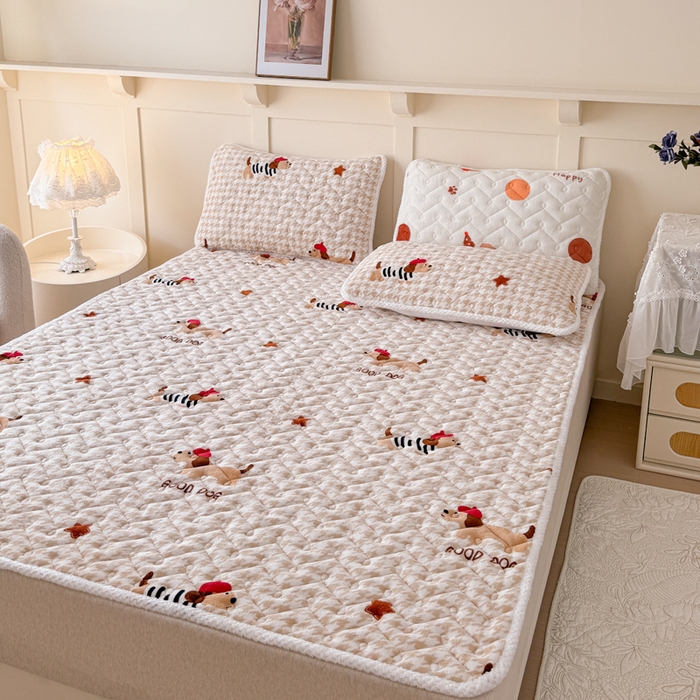 91家纺网 家纺一手货源 找家纺 小萌虎 2025秋冬新款牛奶绒夹棉床垫床褥 腊肠犬