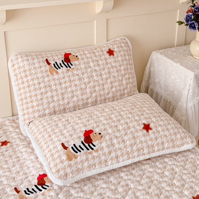 91家纺网 家纺一手货源 找家纺 小萌虎 2025秋冬新款牛奶绒夹棉床垫床褥 腊肠犬