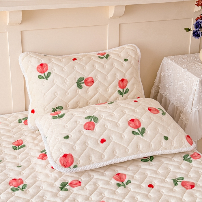 91家纺网 家纺一手货源 找家纺 小萌虎 2025秋冬新款牛奶绒夹棉床垫床褥 郁金香