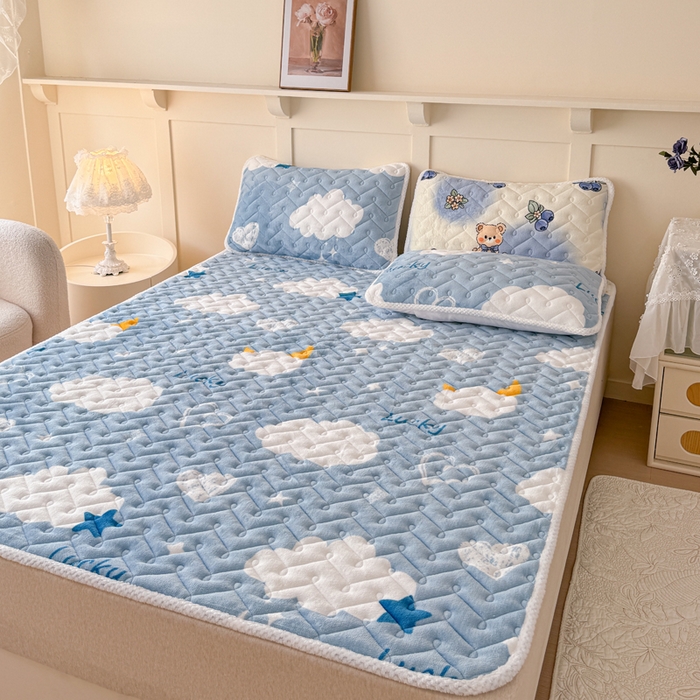 91家纺网 家纺一手货源 找家纺 小萌虎 2025秋冬新款牛奶绒夹棉床垫床褥 在云端