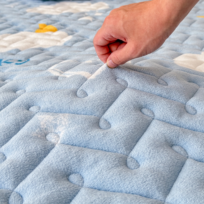 91家纺网 家纺一手货源 找家纺 小萌虎 2025秋冬新款牛奶绒夹棉床垫床褥 在云端