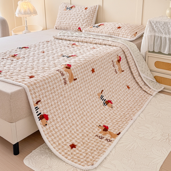 91家纺网 家纺一手货源 找家纺 小萌虎 2025秋冬新款牛奶绒夹棉床垫床褥 腊肠犬