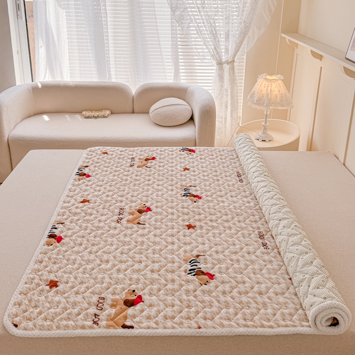 91家纺网 家纺一手货源 找家纺 小萌虎 2025秋冬新款牛奶绒夹棉床垫床褥 腊肠犬