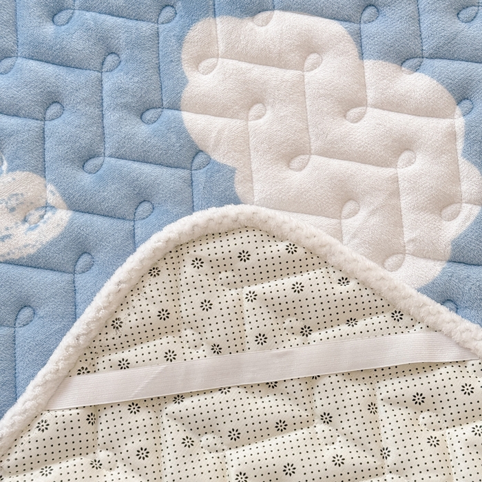 91家纺网 家纺一手货源 找家纺 小萌虎 2025秋冬新款牛奶绒夹棉床垫床褥 在云端