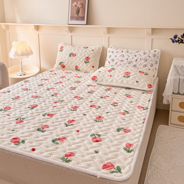 91家纺网 家纺一手货源 找家纺 小萌虎 2025秋冬新款牛奶绒夹棉床垫床褥 郁金香