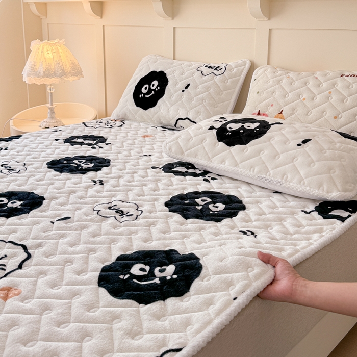 91家纺网 家纺一手货源 找家纺 小萌虎 2025秋冬新款牛奶绒夹棉床垫床褥 黑豆精灵