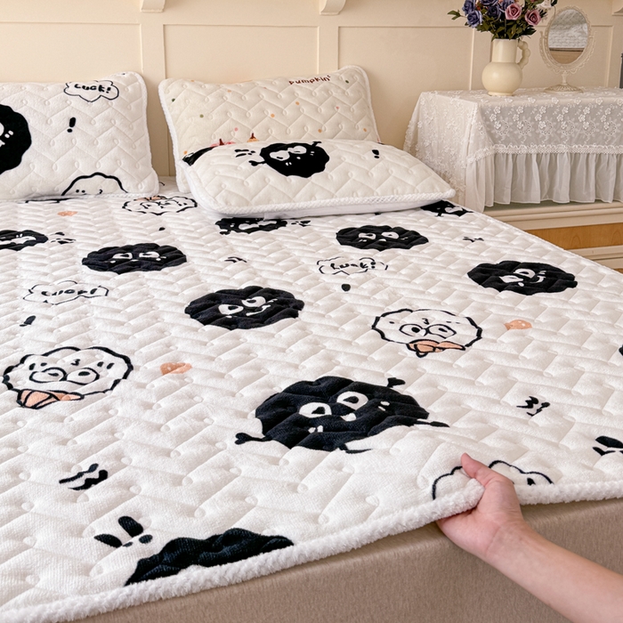 91家纺网 家纺一手货源 找家纺 小萌虎 2025秋冬新款牛奶绒夹棉床垫床褥 黑豆精灵