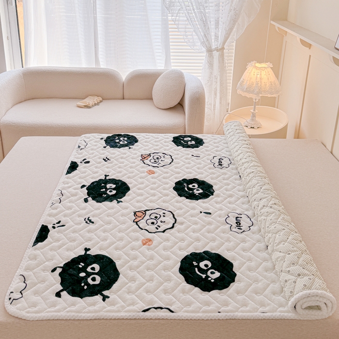 91家纺网 家纺一手货源 找家纺 小萌虎 2025秋冬新款牛奶绒夹棉床垫床褥 黑豆精灵