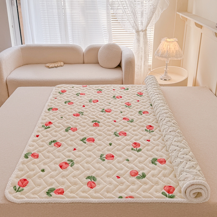 91家纺网 家纺一手货源 找家纺 小萌虎 2025秋冬新款牛奶绒夹棉床垫床褥 郁金香