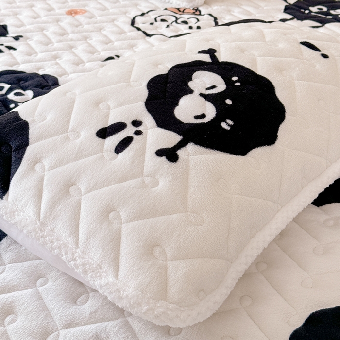 91家纺网 家纺一手货源 找家纺 小萌虎 2025秋冬新款牛奶绒夹棉床垫床褥 黑豆精灵