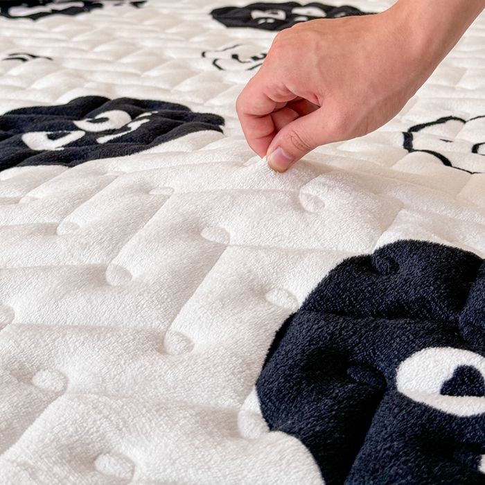 91家纺网 家纺一手货源 找家纺 小萌虎 2025秋冬新款牛奶绒夹棉床垫床褥 黑豆精灵