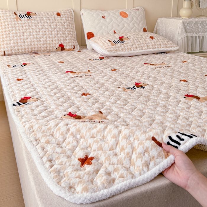 91家纺网 家纺一手货源 找家纺 （总）小萌虎 2025秋冬新款牛奶绒夹棉床垫床褥