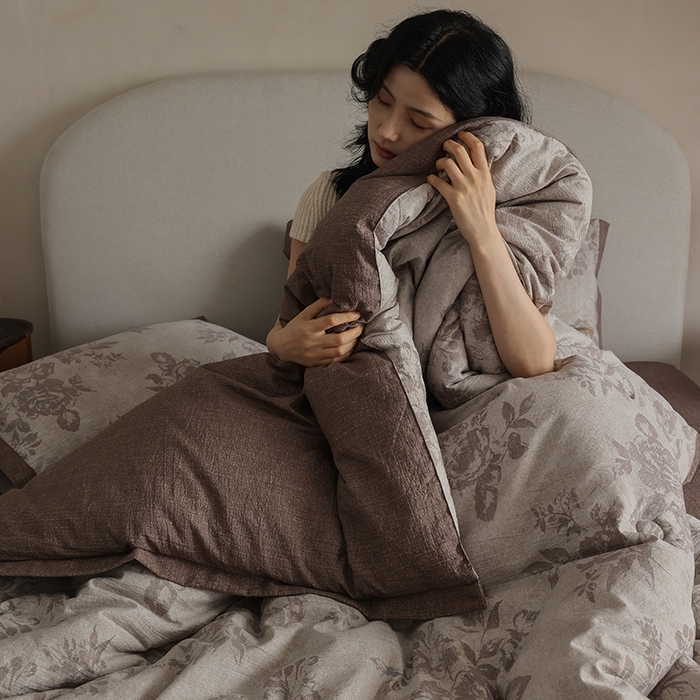 91家纺网 家纺一手货源 找家纺 （总）玛德琳 2025新款原麻皱皱纱懒人抗菌冬被被子被芯