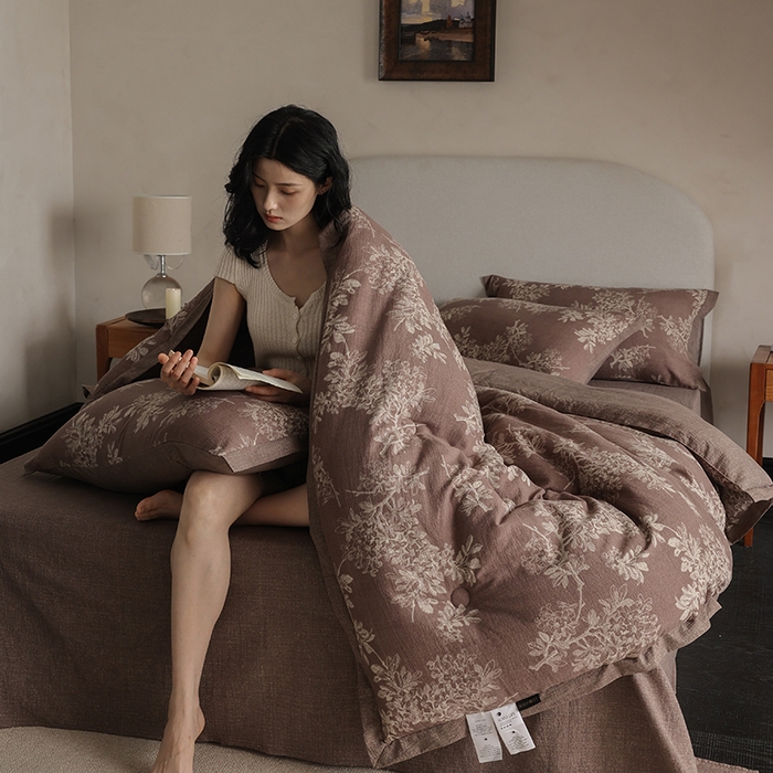 91家纺网 家纺一手货源 找家纺 （总）玛德琳 2025新款原麻皱皱纱懒人抗菌冬被被子被芯