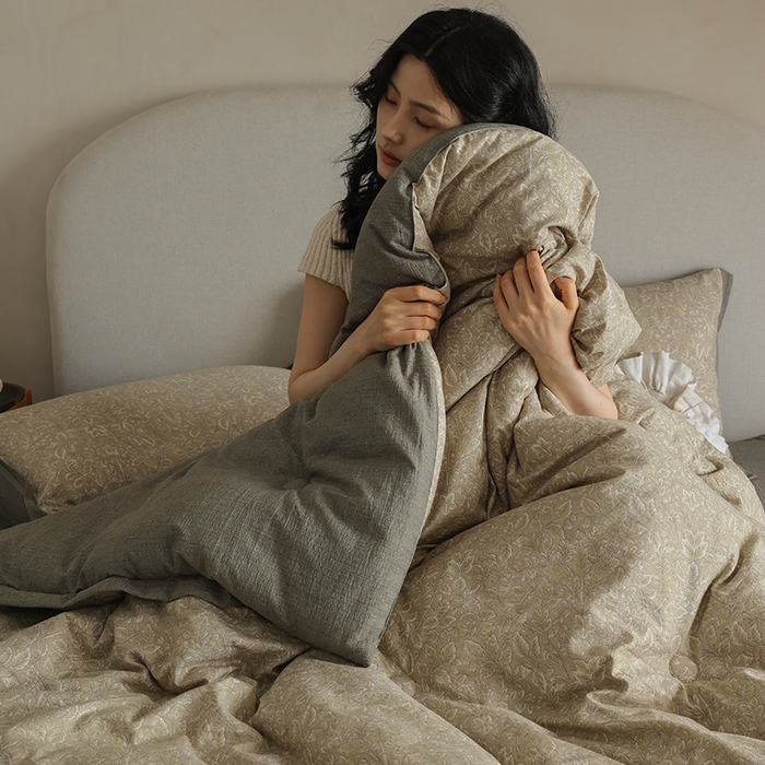 91家纺网 家纺一手货源 找家纺 玛德琳 2025新款原麻皱皱纱懒人抗菌冬被被子被芯 羽榭