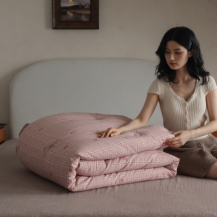 91家纺网 家纺一手货源 找家纺 玛德琳 2025新款原麻皱皱纱懒人抗菌冬被被子被芯 尤朵拉