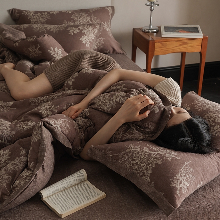 91家纺网 家纺一手货源 找家纺 玛德琳 2025新款原麻皱皱纱懒人抗菌冬被被子被芯 南法庄园